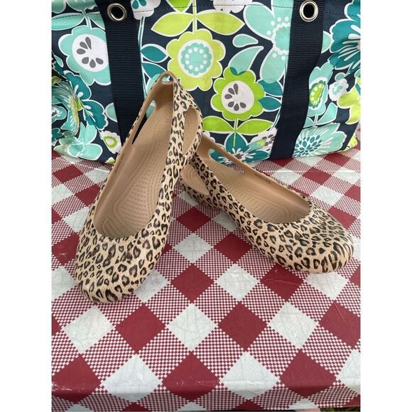 CROCS LAURA GRAPHIC FLAT ballet cheetah print - Picture 1 of 9